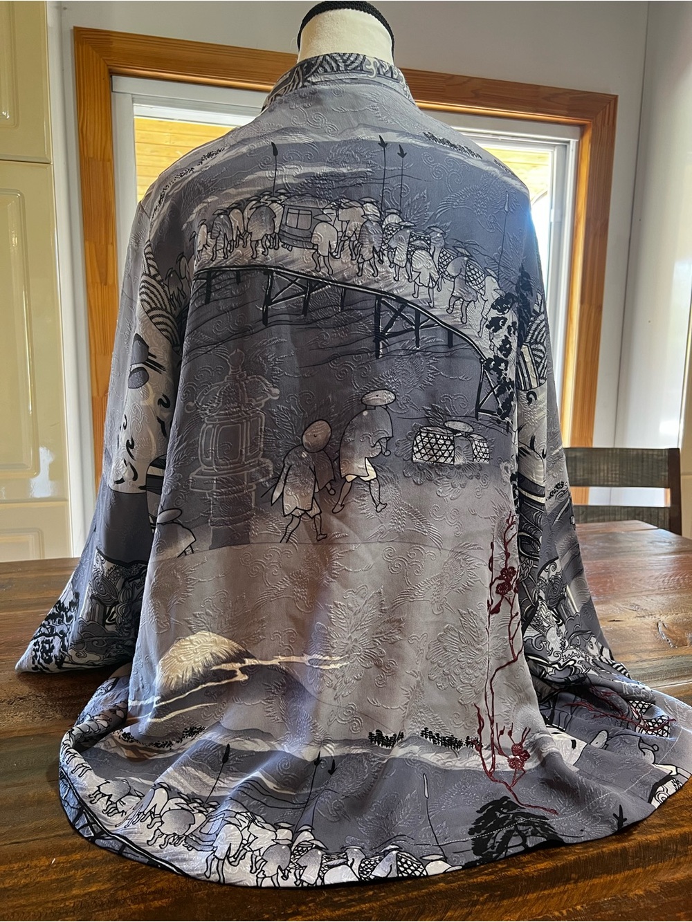 Elegant Grey Patterned Kimono Jacket - Picture 8 of 14